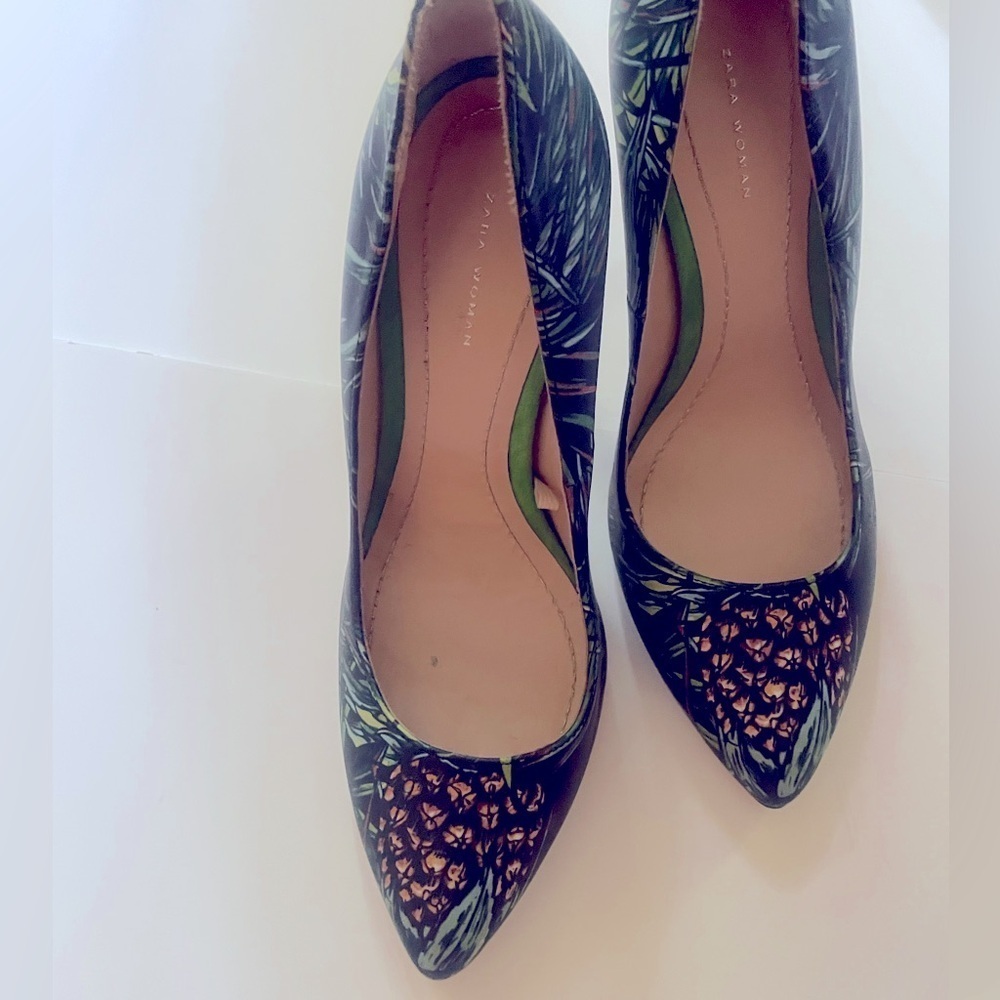 Zara Woman Size 5.5-6 (Euro 36) Contemporary Leaf Green Patterned Pumps - Picture 2 of 12